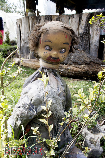 Island-of-the-dolls10