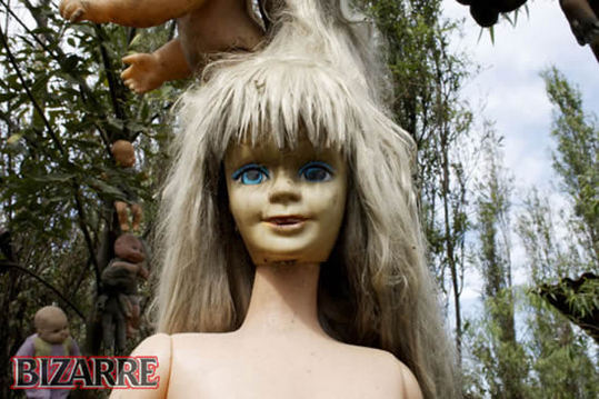 Island-of-the-dolls5