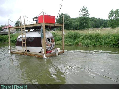 tifi-redneckhouseboat