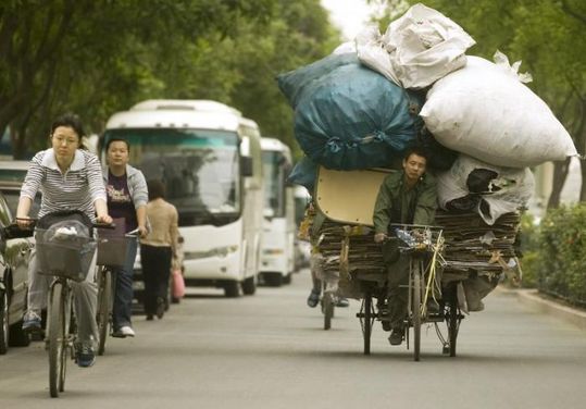several_ways_to_transport_garbage_in_china_09