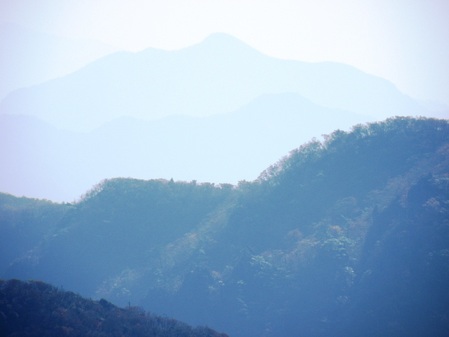 遠く霧島の高千穂峰を望む.JPG