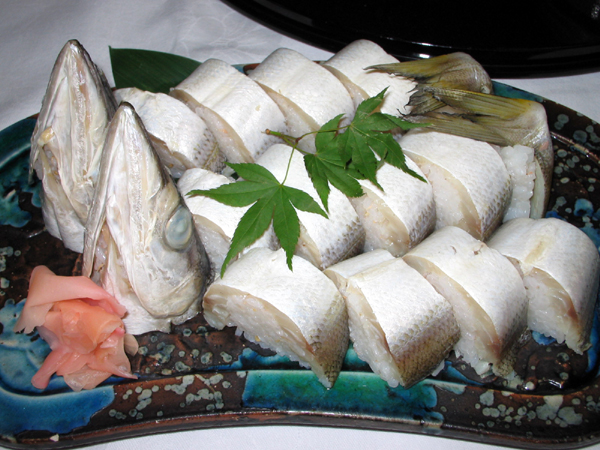 高知県「三翠園(さんすいえん)」にて皿鉢(さわち)料理を食す!