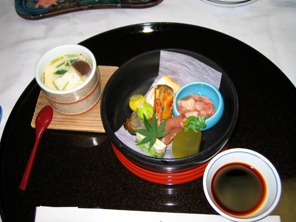 高知県「三翠園(さんすいえん)」にて皿鉢(さわち)料理を食す!
