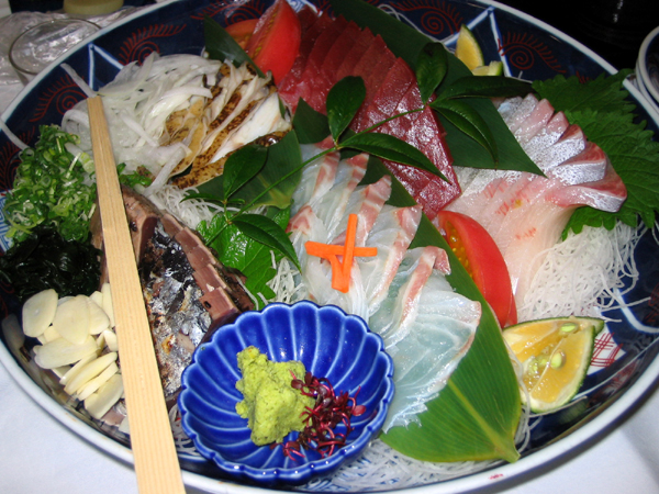 高知県「三翠園(さんすいえん)」にて皿鉢(さわち)料理を食す!