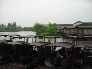 中国・「鳥鎮(Wuzhen)」に到後、自転車タクシーで移動