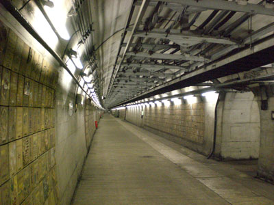 吉岡海底駅 通路