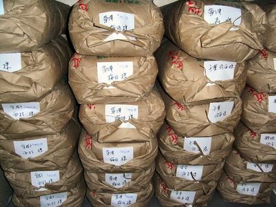 発送を待つ収納庫内の米