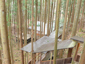 辰巳屋山荘 里の湯 山林の中の温泉
