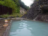 秘湯・日光沢温泉の白濁したお湯