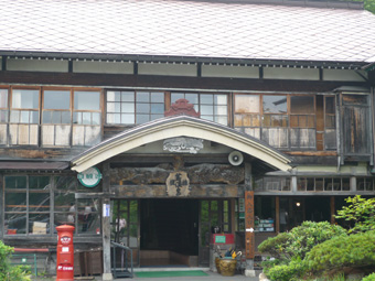 秘湯・蔦温泉の玄関