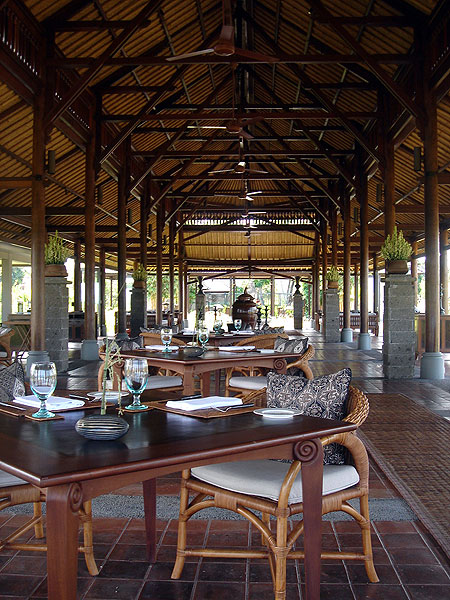 �o���@���@�J���X���|�@�z�e�������`�ҁ@The CHEDI CLUB at TANAH GAJAH