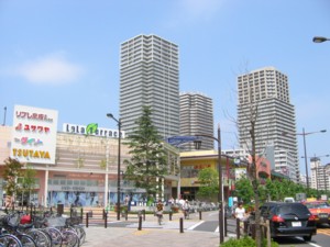 ���齻