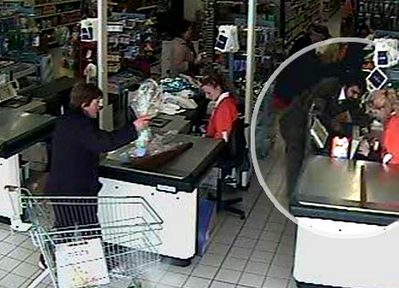 催眠術で店員や銀行員を眠らせた泥棒が手配中01