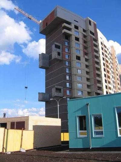 酔っ払って作ったとしか思えない建物02