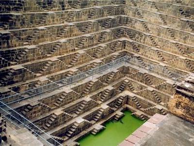 ���ʤ��餱�Υ���ɤΰ�͡�Chand Baori��TOP