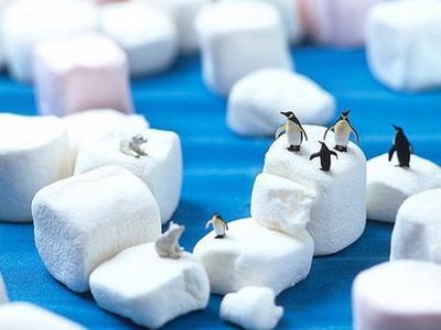 食べ物の中に迷い込んだミニチュアの世界00