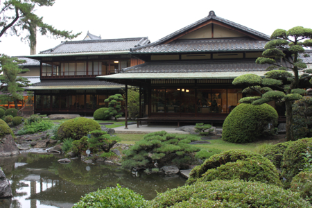 庭と屋敷