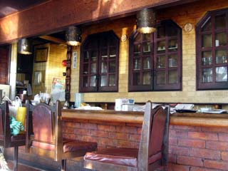 赤い館の店内