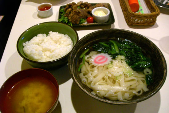 ライスにみそ汁、うどん