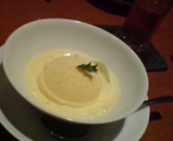 温かい鳴門金時いもバニラアイスはちみつがけ。