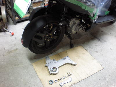 ジレラ　ネクサス２５０ｉｅ　スイングアーム取り外し