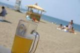 海でビール