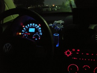 ニュービートルのフラワーベースにLED