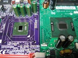 『VIA C7』(左)と『Celeron 215』(右)
