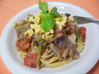 カツオとトマトのミモザ冷製パスタ