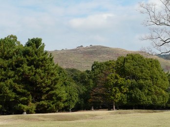 飛火野から若草山を