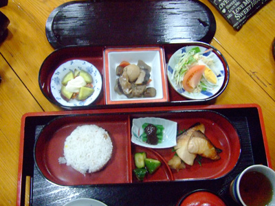081011lunchmenup400