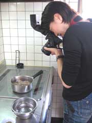 みやじ豚のソーセージを湯煎