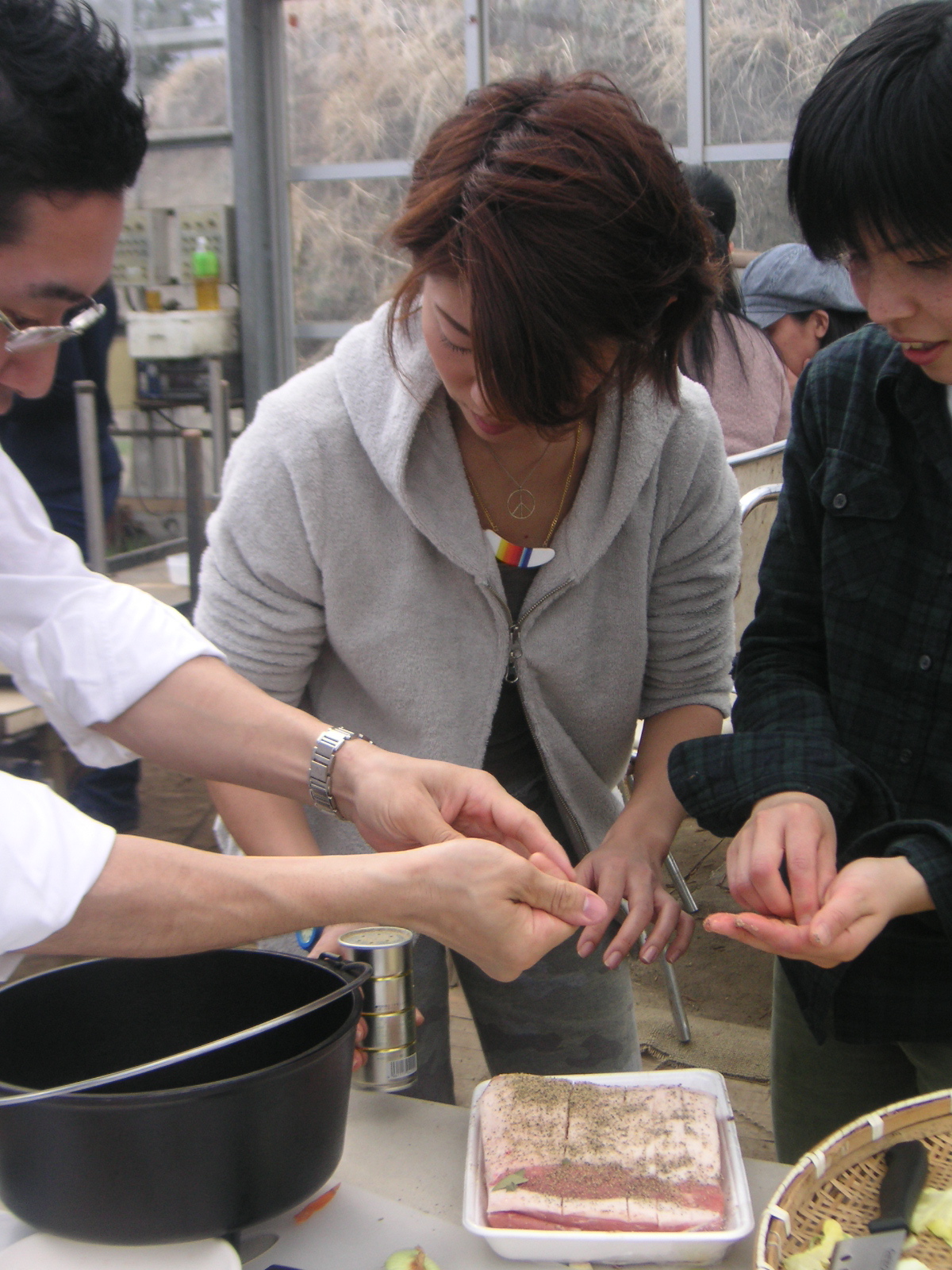 みやじ豚バーベキュー:蒸し豚を作る