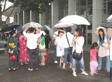 SFC七夕祭でみやじ豚串焼きに大行列