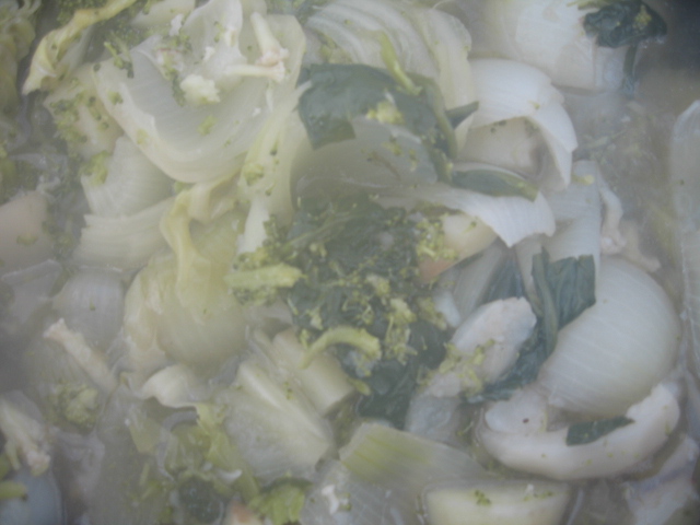 ダッチオーブンで作った湘南野菜のスープ