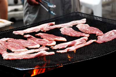 みやじ豚BBQ:肉を焼く