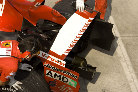 フェラーリF2008:非対称リア・ウィング