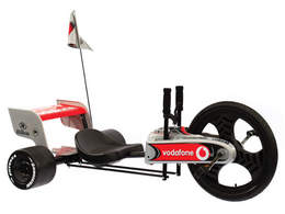 マクラーレン・メルセデス、F1スタイルの三輪車「ターボツイスト」