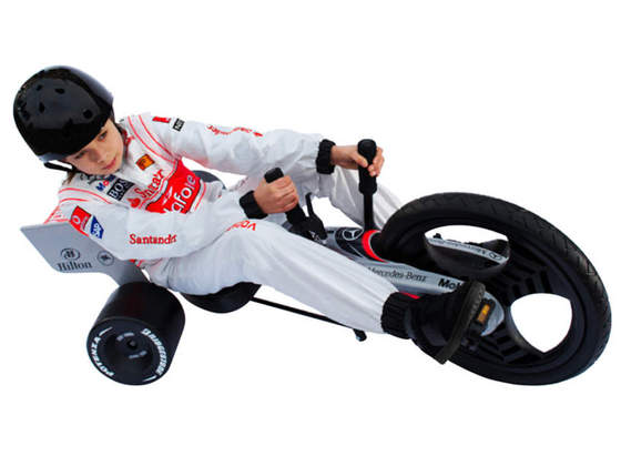 マクラーレン・メルセデス、F1スタイルの三輪車「ターボツイスト」
