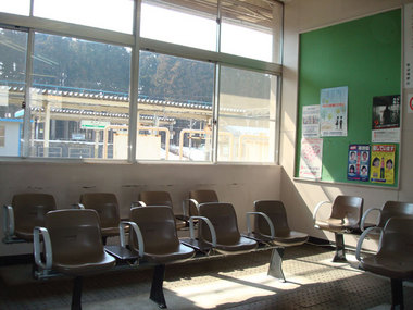 駅待合室2