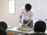 セーター伸ばす