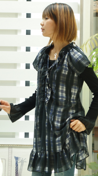 黒カットソーの着こなし