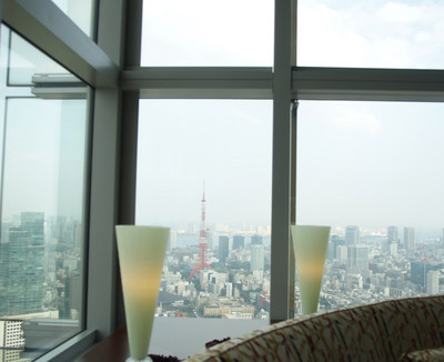 45階の レストランからの風景 東京タワー小さい
