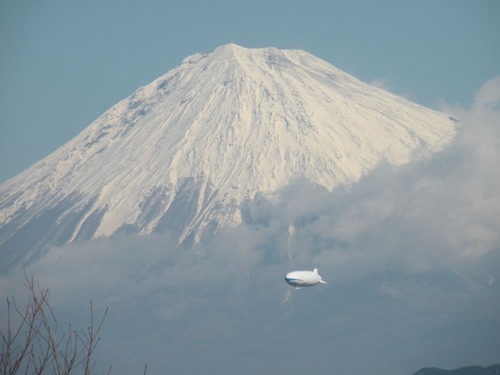 富士と飛行船.JPG