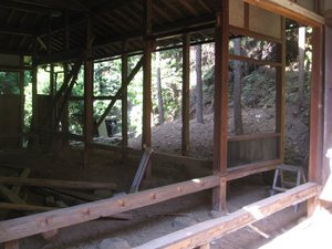 東側壁撤去3