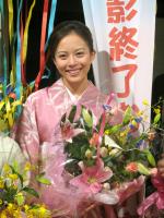 比嘉愛未 NHK朝ドラ「どんど晴れ」が涙のクランクアップ
