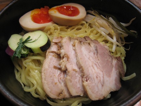 旬麺しろ八(新宿御苑前)麺の皿