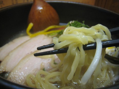 旬麺しろ八(丸の内線-新宿御苑前駅)麺