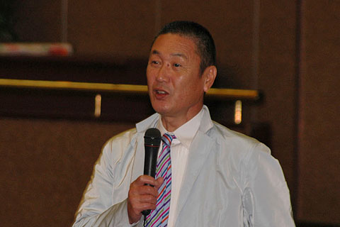 山本寛斎