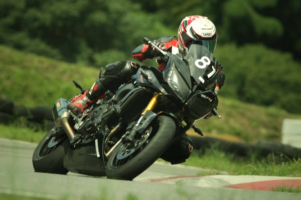 fz10906